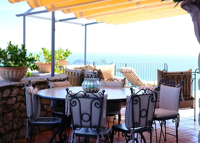 De Vivo Realty - Villa Stone Positano