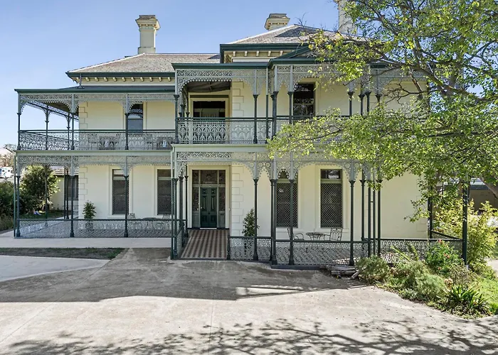 Myers Manor I Geelong Cbd