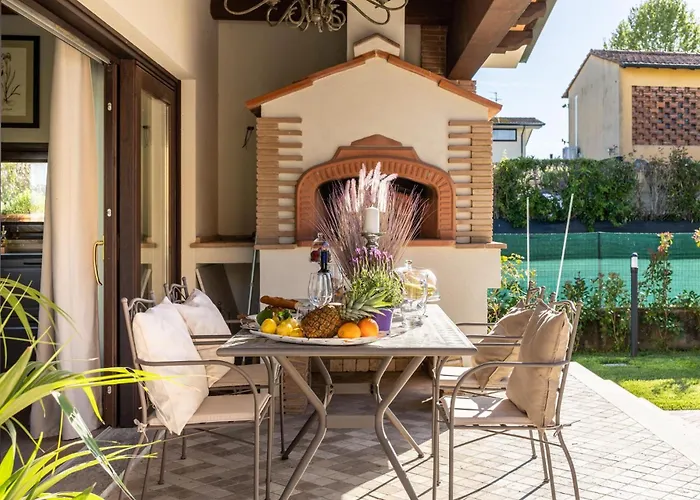 The Luxury Beach Villa With Shared Swimming Pool, Between Viareggio And Torre Del Lago Puccini