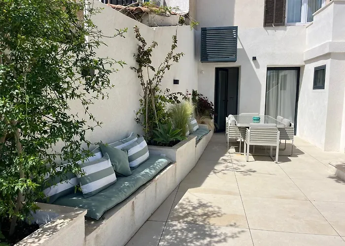 Mai Homes - La Villa Bompard