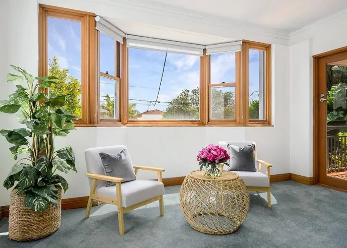 Tranquil Ocean-View Retreat In Dover Heights