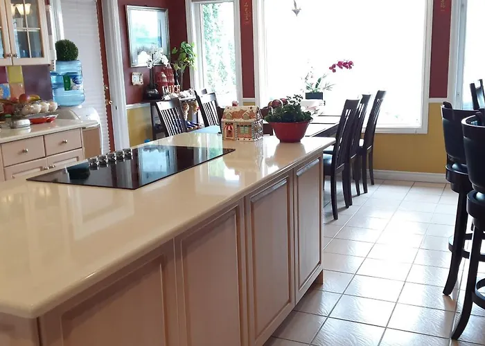 Lakeview House With 4 Rooms Kelowna Near Downtown & Knox Moutain