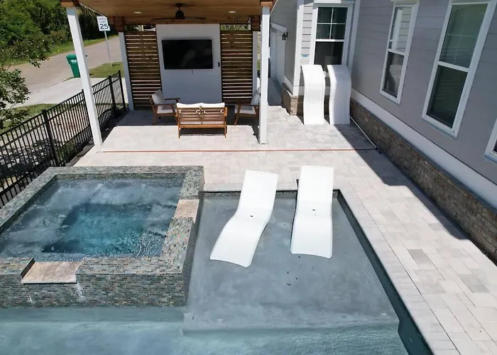 Walk To Beach With Heated Pool Spa Views & Oak Trees