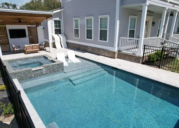 Walk To Beach With Heated Pool Spa Views & Oak Trees