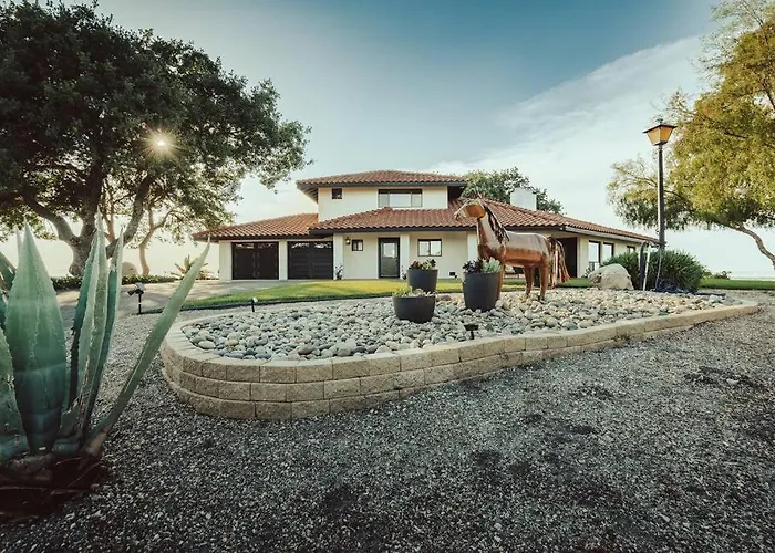 Vista El Pomar-Luxe Hill Top Home