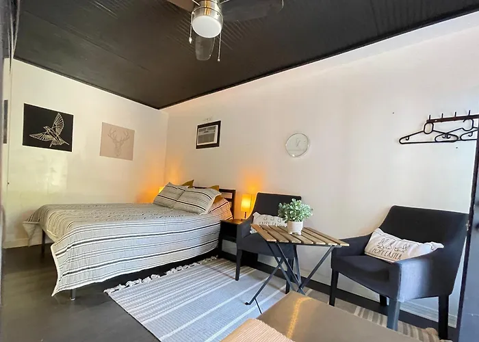Lovely Spacious Guesthouse In Mills 50 District