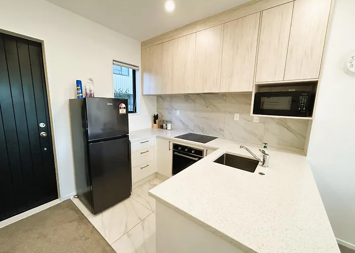Entire Modern 2-Bedroom Townhouse -10 Min To Airport & Sylvia Park
