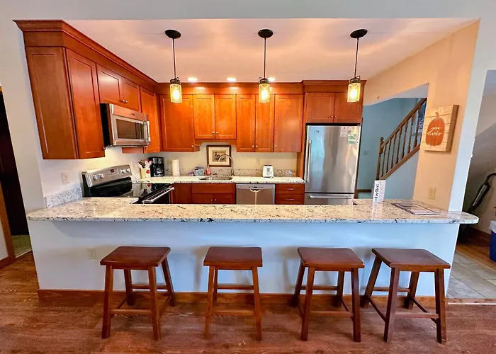 Fc44 Renovated 3Bed/3Bath Forest Cottage - Ac, Views, Yard, Fast Wifi. Walk To Skiing!