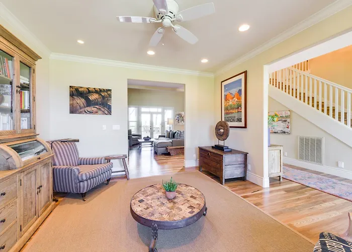 Kelseyville Home W/ Private Pool & Vineyard Views!