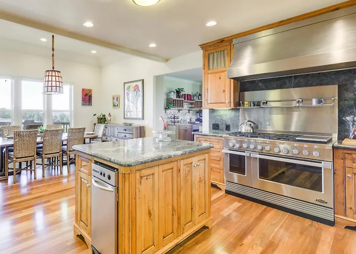 Kelseyville Home W/ Private Pool & Vineyard Views!