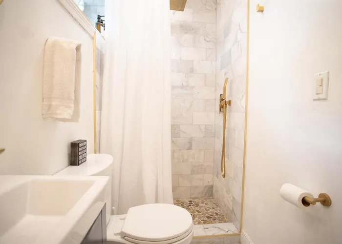 Cozy Tiny Home - Hidden Gem!