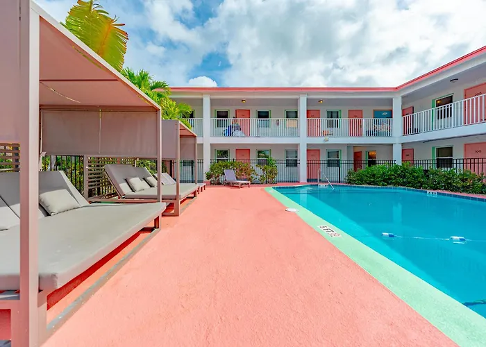 Hotel near College: Tropical Breeze