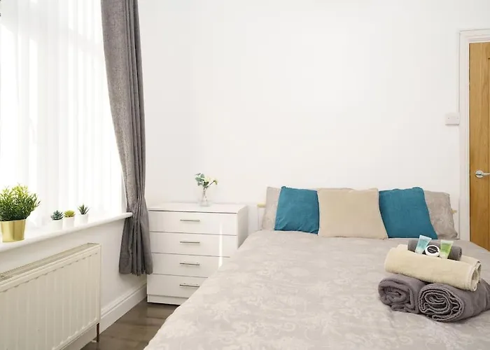 Beautiful 4 Bed Immaculate Condition Refurbished Property