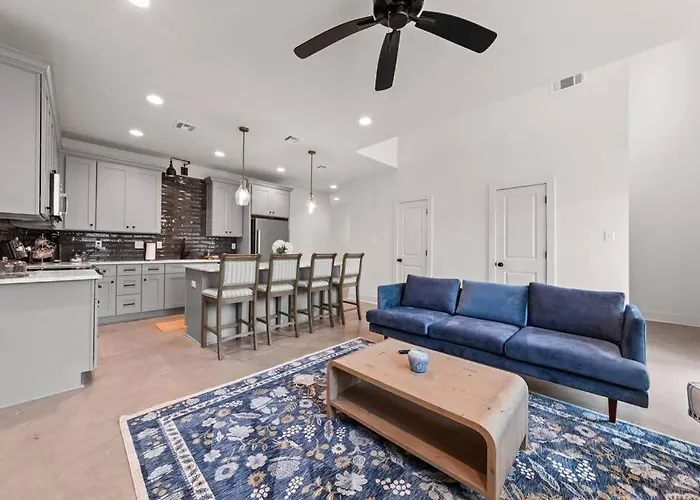 Cajun French House-2 King Beds-Near Sports Complex