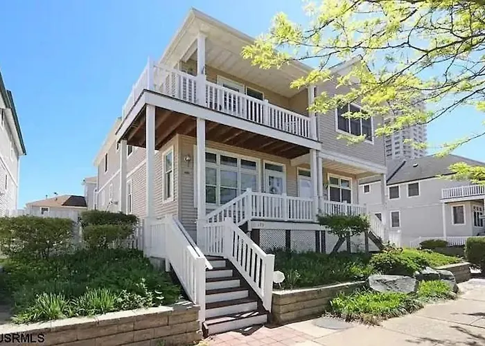 Seaside Serenity Ac- Newly Updated Ocean View Home -3 Bed 2 Bath
