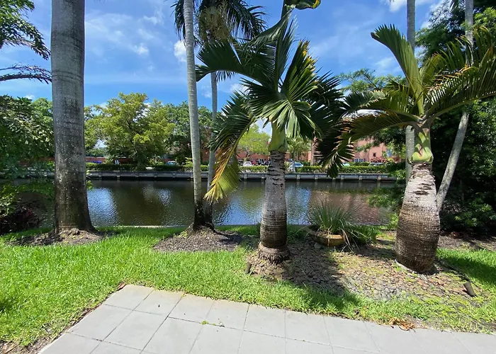 Riverbank House Wilton Manors