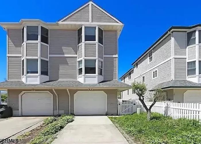 Seaside Serenity Ac- Newly Updated Ocean View Home -3 Bed 2 Bath