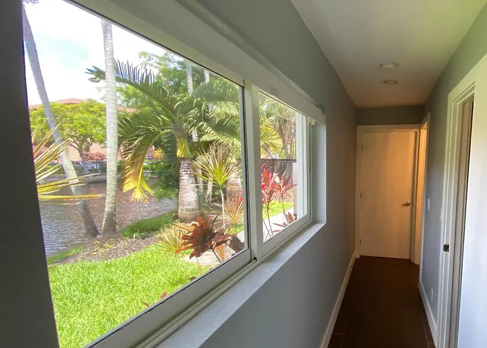 Riverbank House Wilton Manors