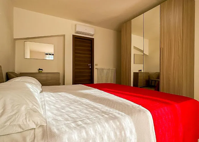 B&B "Le Luci" Super Camera In Attico Interno 3 Rose Rosse