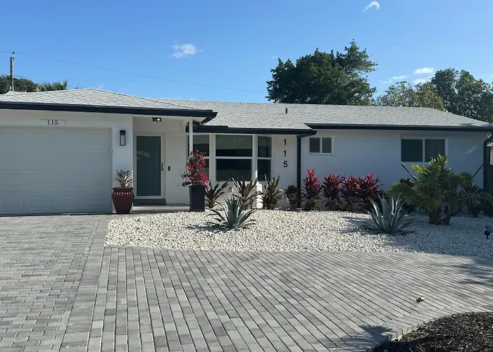 Retreat With Salt Water Heated Pool & Spa