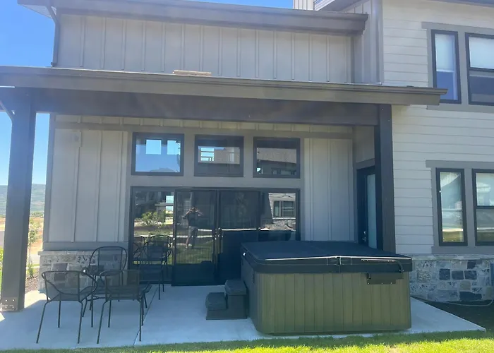 4 Bd Ski Villa With Hot Tub And Bunk Room By Lake!
