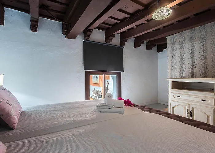 Alquiler de vacaciones: Los Corceles Casa Palacio