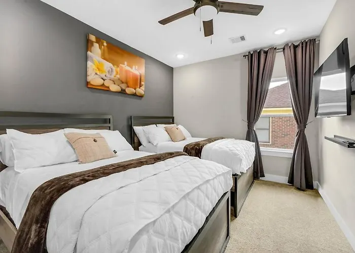 Gray Lux Hse 3Br 3 And Half Ba Medcenter Downtwn Hottub