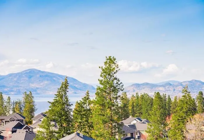 Lakeview 2-Bed 2-Bath Entire Suite Near Summerhill Winery