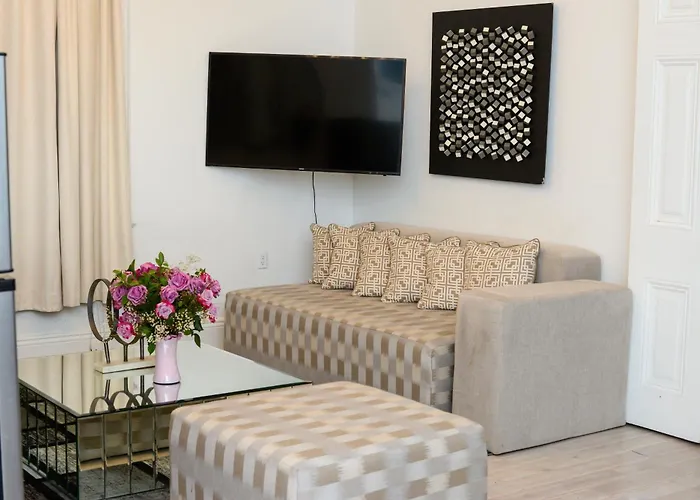 7 Bedroom - Sleeps 14! Next To Bourbon Street