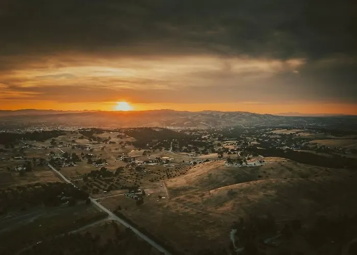 Vista El Pomar-Luxe Hill Top Home