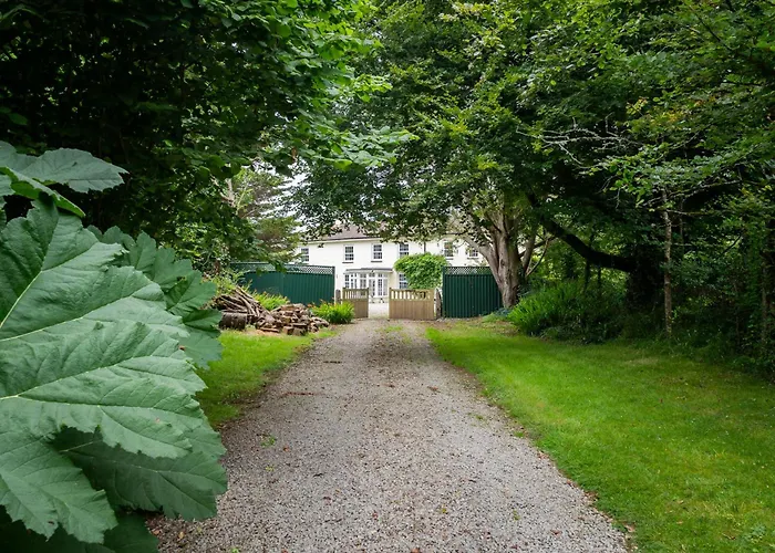 Lolgorien, West Cornwall, Sleeps 8