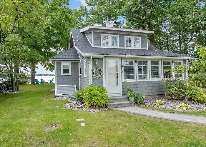 Beautiful Waterfront House In Owasco Lake