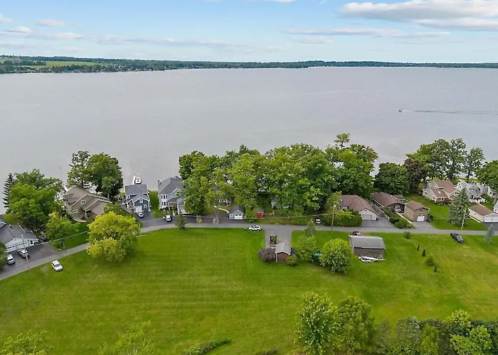 Beautiful Waterfront House In Owasco Lake
