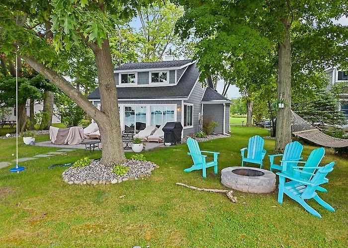Beautiful Waterfront House In Owasco Lake