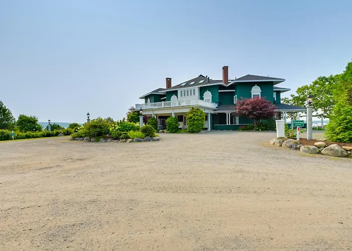 Elegant Oceanfront Maine Estate W/ Gazebo
