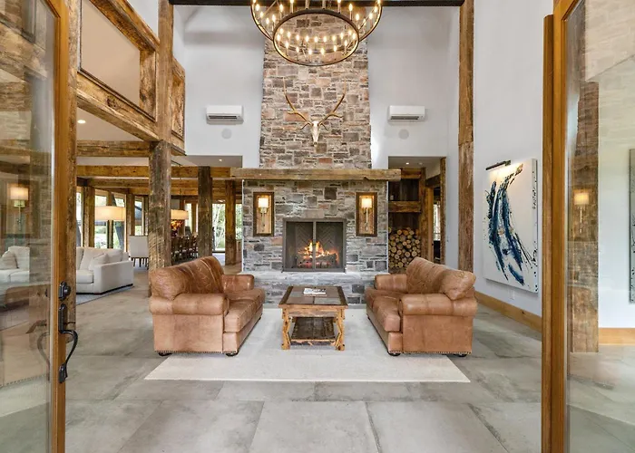 Extraordinary Manor At Dark Horse Retreat