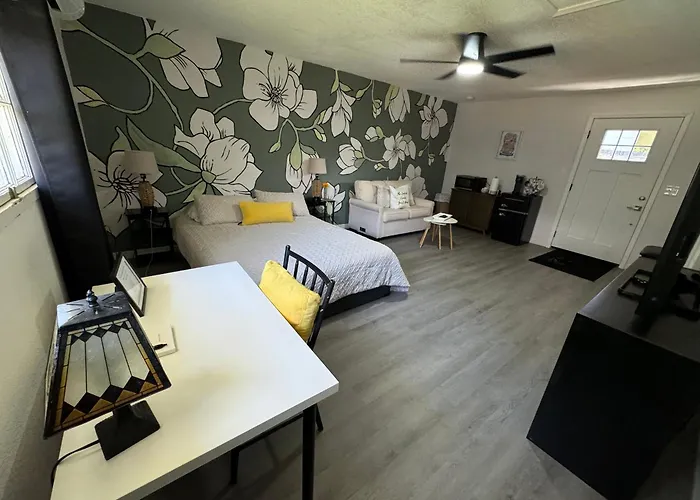 The Sanford Foodie Guest House