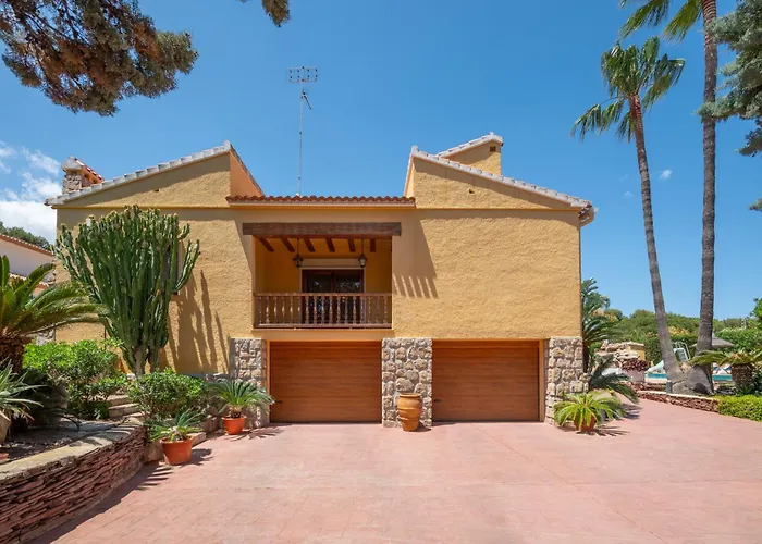 Villa With Private Pool And Tennis Court 150 Metres From The Sea-Villa El Olivo