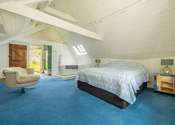 Seventeenth Century Luxury Pad Near Glastonbury