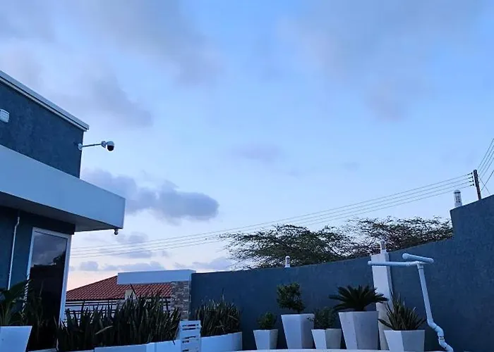 Your Private Paradise Close By The Beach!