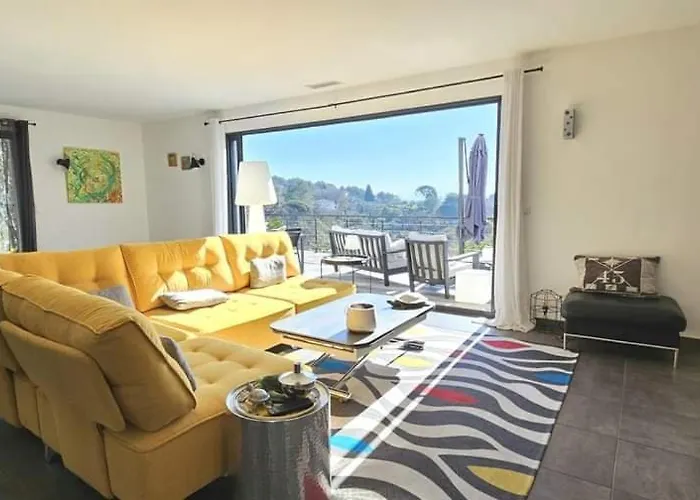 Maison Contemporaine Avec Piscine Vue Degagee