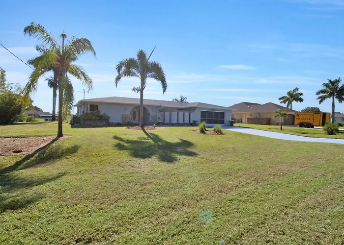 Pet Friendly Canal Front 3-Bedroom Grand Villa With Pool, Linai And Dock