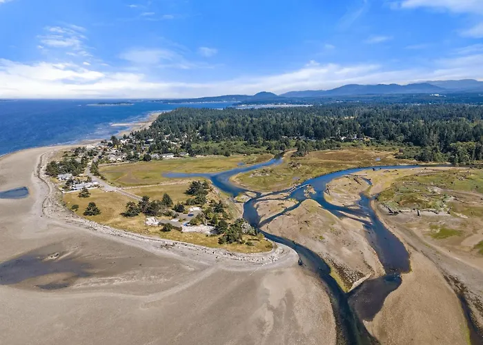 A Seaside Jacuzzi Escape In Parksville, Bc, Canada