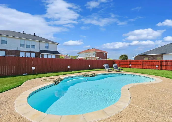 5Br Holiday Getaway In Desoto With Pool, Hot Tub & Cinema