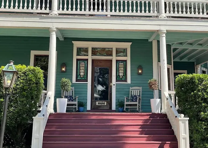 Large Historical Home For Groups Walk To Downtown!