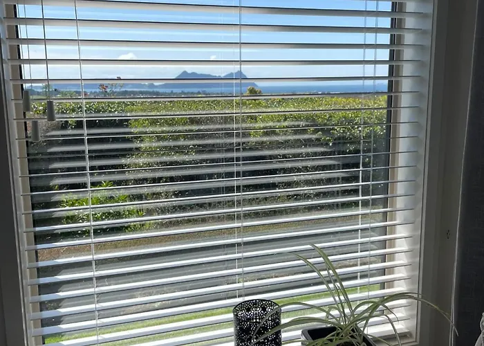 Views To Unwind - Self Contained Unit W/King Bed