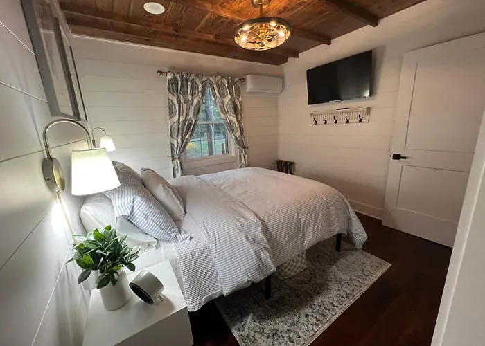 Luxury Cabin With Fishing Pond-Hot Springs