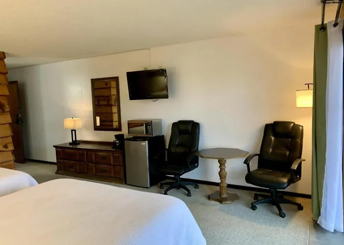 Bridge Inn Tomahawk - 2Nd Floor, 2 Queen Beds, Balcony, River View