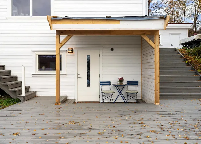 Hakoyvein 151 , Seaside Lounge,Cozy Two Separate Units ,1 Unit For 4 Persons Or 1 Unit For 2 Persons Electric Vehicle Station, Tromso