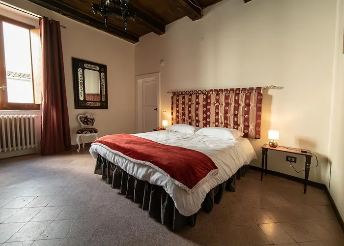 Menhir Rooms